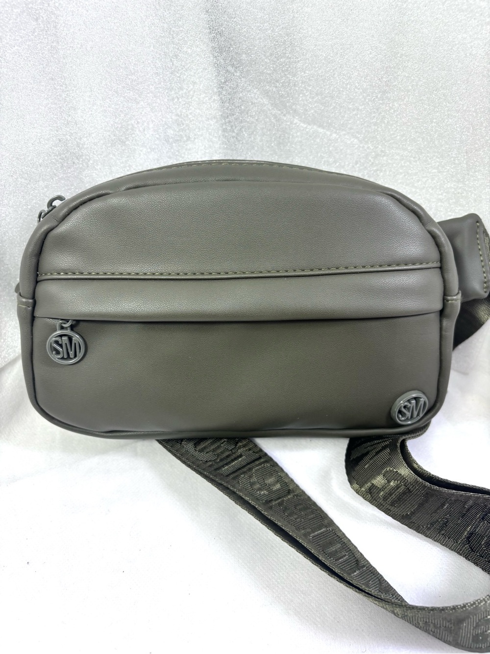 Steve Madden Faux Leather Oval Belt Bag. Olive.